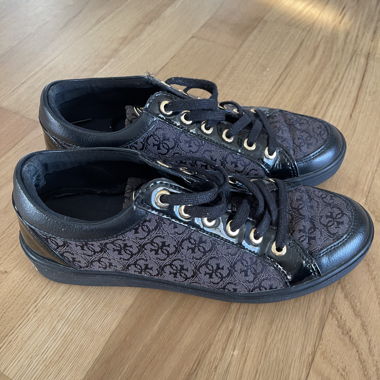 Ultima occasione: Sneakers Guess da donna