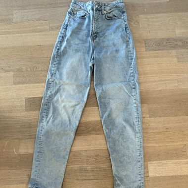 Vintage High-Waist Jeans
