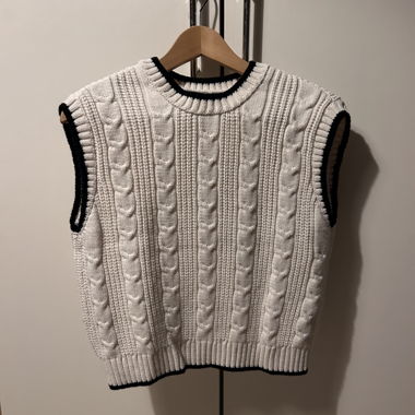Maglione a coste smanicato Stradivarius