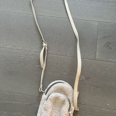 Mini sac bandoulière en peluche écru