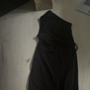 schwarzes kleid