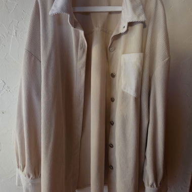 Chemise oversize en velours côtelé beige