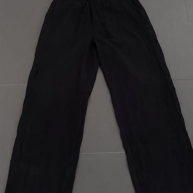 Pantaloni neri a gamba larga