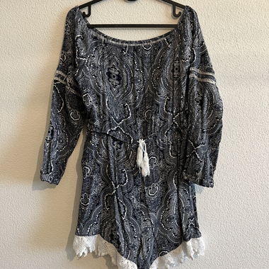 Short Glamorous Jumpsuit in blue and white