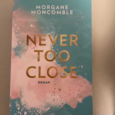 Libro Never Too Close
