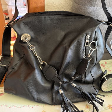 Schwarze Handtasche aus Kunstleder