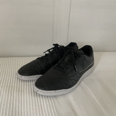Indoor football shoes
