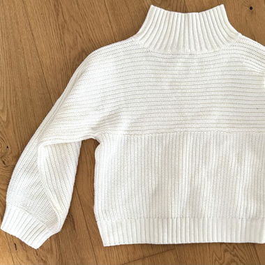 Weisser Pulli