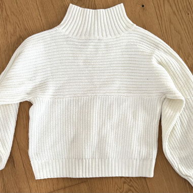 Weisser Pulli