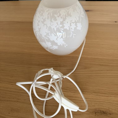 Lampe de table Ikea à motif floral