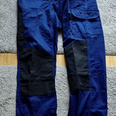 Pantaloni da lavoro blu con tasche