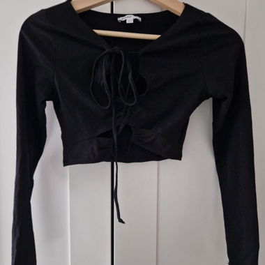 Subdued schwarzes Crop-Top mit Schnürung vorne