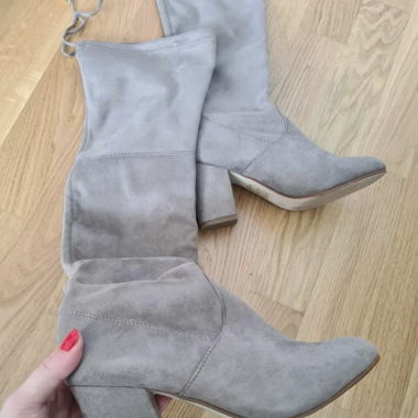 Cuissardes (over-the-knee boots)