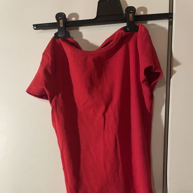 rotes bershka t-shirt