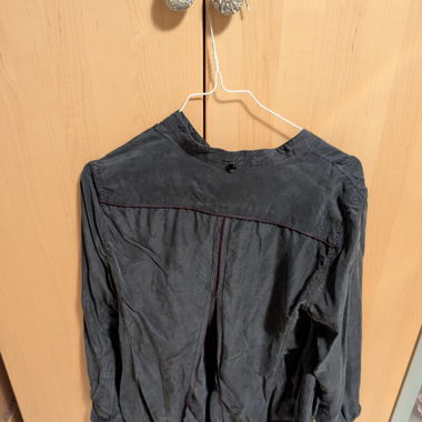 Schwarzes Top