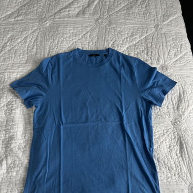 Blaues T-Shirt