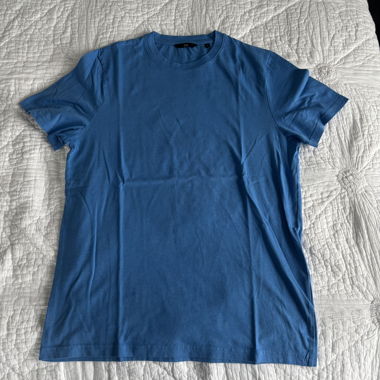 Blaues T-Shirt