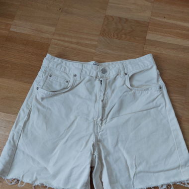 Short STRADIVARIUS