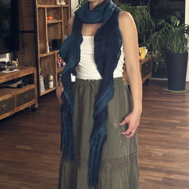 japanese vintage: knitted scarf in blue and teal