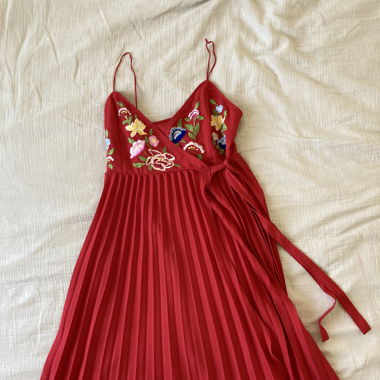 Sommerkleid mit Blumen bestickt