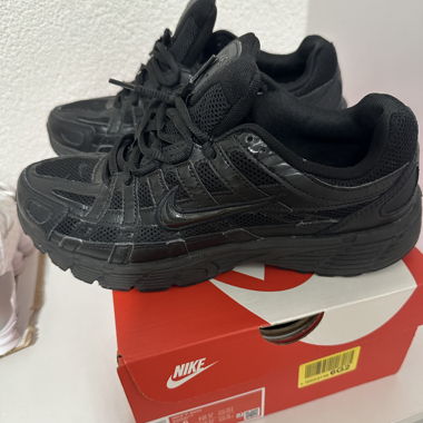 Baskets Nike P-6000 noires originales– taille 40.5
