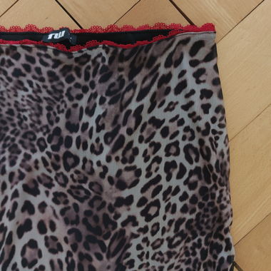 Gonna in mesh leopard Y2k con pizzo rosso