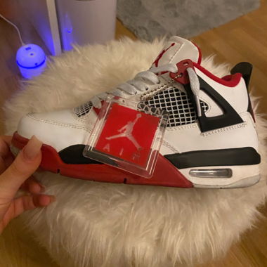 Jordan 4 Fire Red