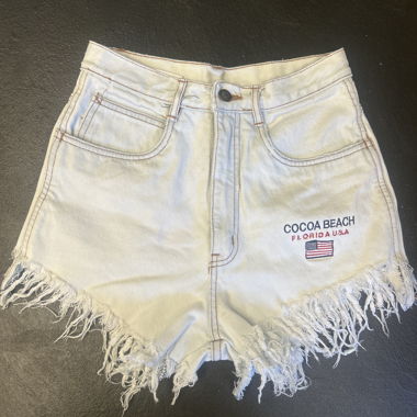 Weiße vintage Denim-Shorts/ Hotpants mit Fransen 