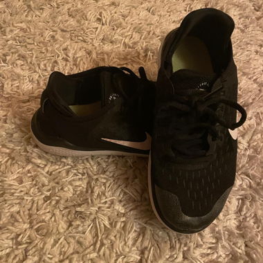 Indoor shoes