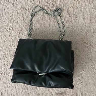 Sac bandoulière à chaîne noire