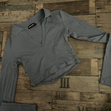 top a maniche lunghe con scollo viola