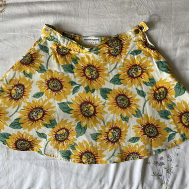 Gonna mini in jeans con stampa di girasoli