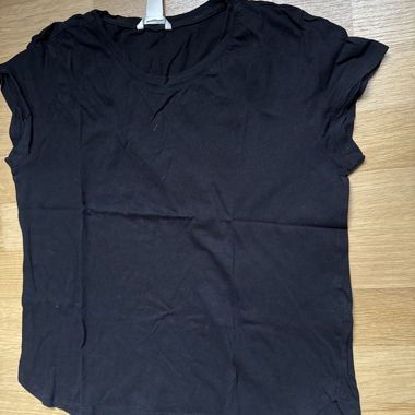 black basic shirt size S