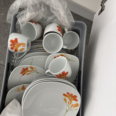 Floral dinnerware set