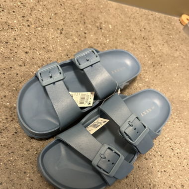 Sandalen/ Hausschuhe