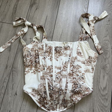 Brown/white corset