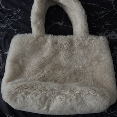 Sac à main en fausse fourrure beige H&M