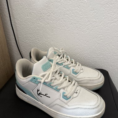 Weiße Karl-Kani-Sneaker