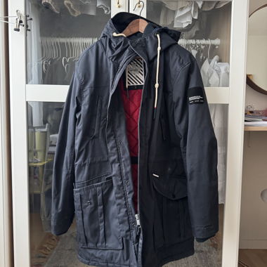 Parka Khujo nero con cappuccio