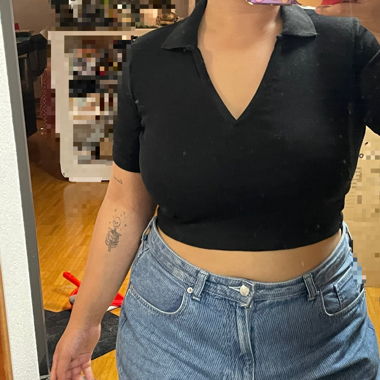 black crop top🖤
