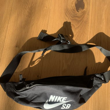 Nike crossbody bag / banane