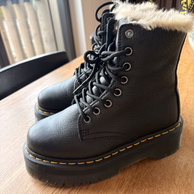 Dr. Martens Jadon foderate in ecopelliccia - stivali con plateau