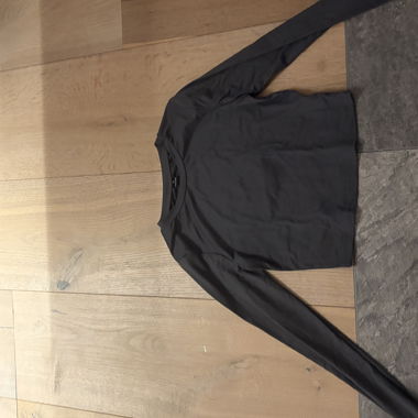 T-shirt de sport noir à manches longues