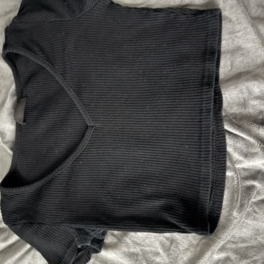 Schwarzes crop Rippen-Top