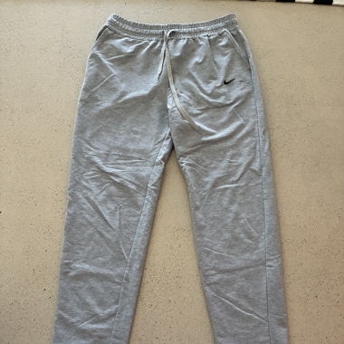 Open leg nike jogginghose