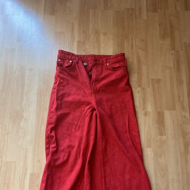 rote Jeans