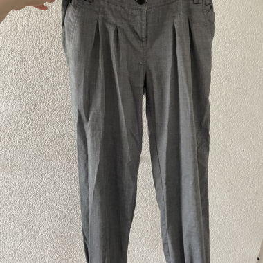 Pantaloni in tessuto grigi con pieghe
