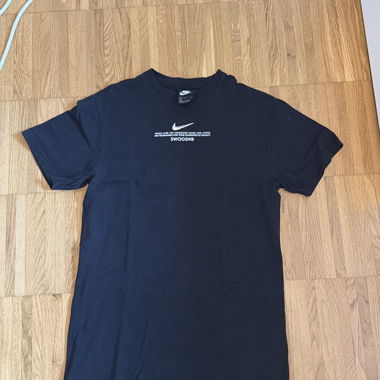 T-shirt Nike en bleu foncé