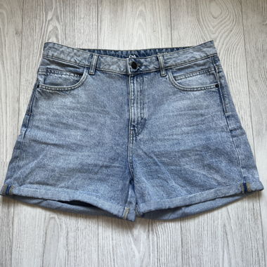 Helleblaue Jeansshorts