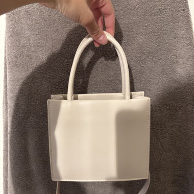 White shoulder bag